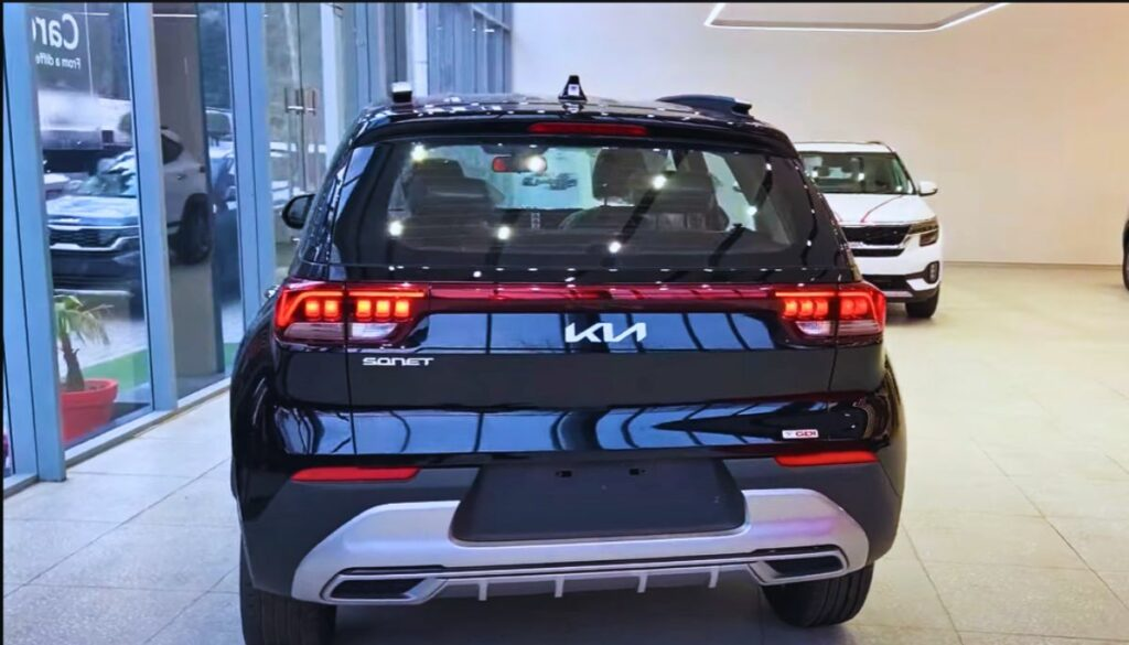 New kia Sonet Facelift looks इस दिन होने वाली हैं लॉन्च, सामने आईं बड़ी खबर, अब Tata और Maruti होगी बोलती बंद 5 image 135